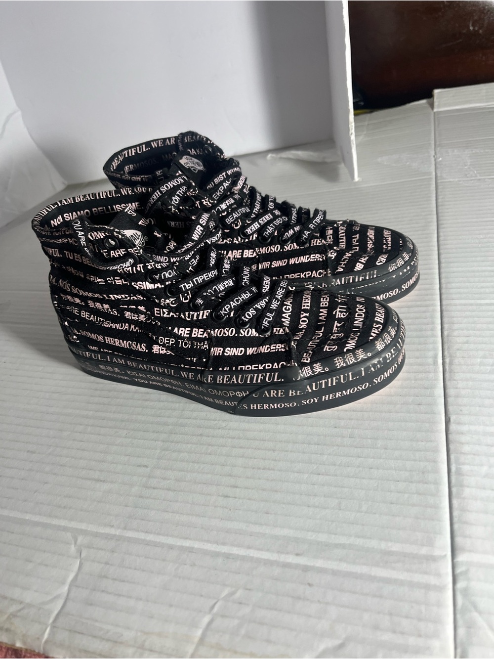 Vans women’s size 6, men’s size 4.5